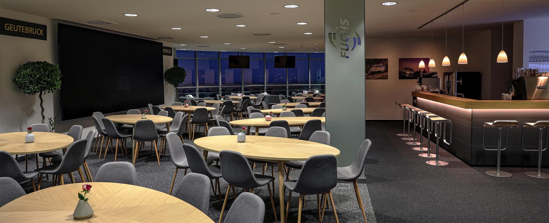 BLACK FALCON TOWER-LOUNGE